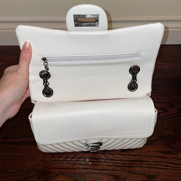 Chanel style, chevron quilted white leather flap bag with unique chain - Picture 4 of 10